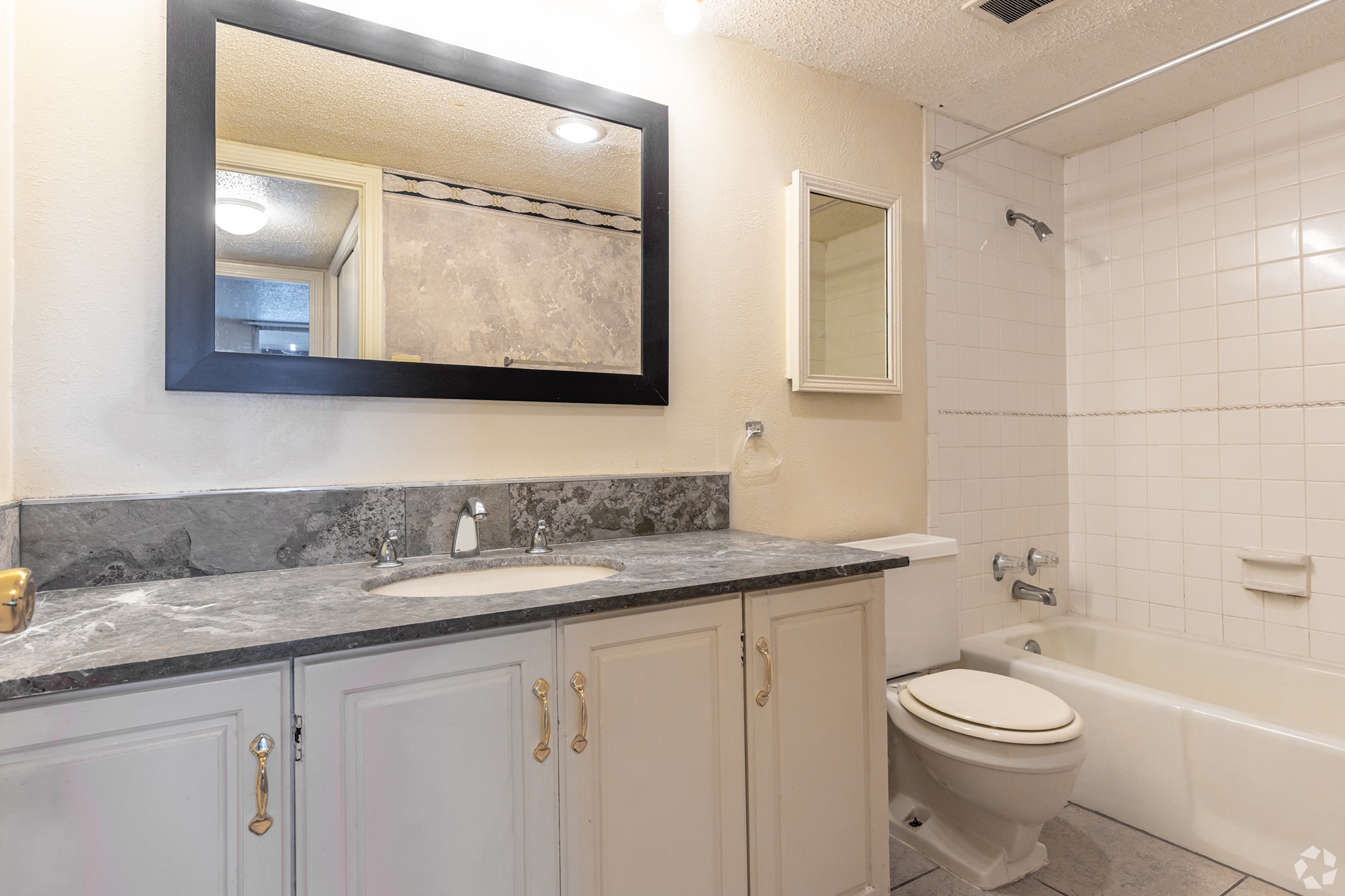 Park Tower Apartments bathroom in Lubbock Texas